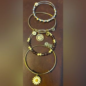 Vintage looking gold bangles